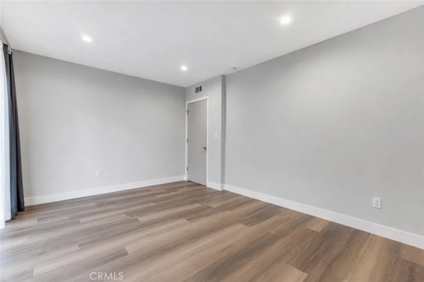 15344 Weddington Street #102 photo 33