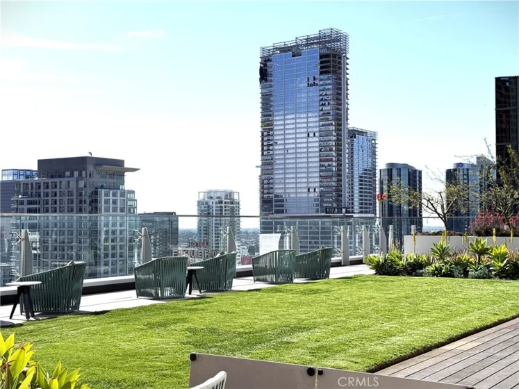 877 Francisco #517 photo 13