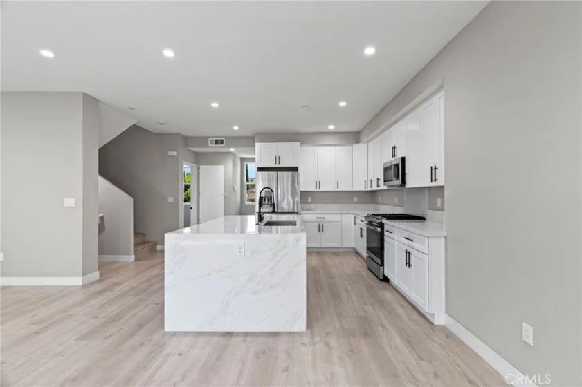 341 S Cypress Street photo 2