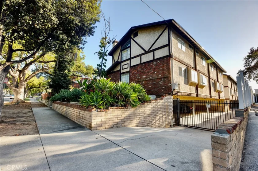 408 N Catalina photo 3