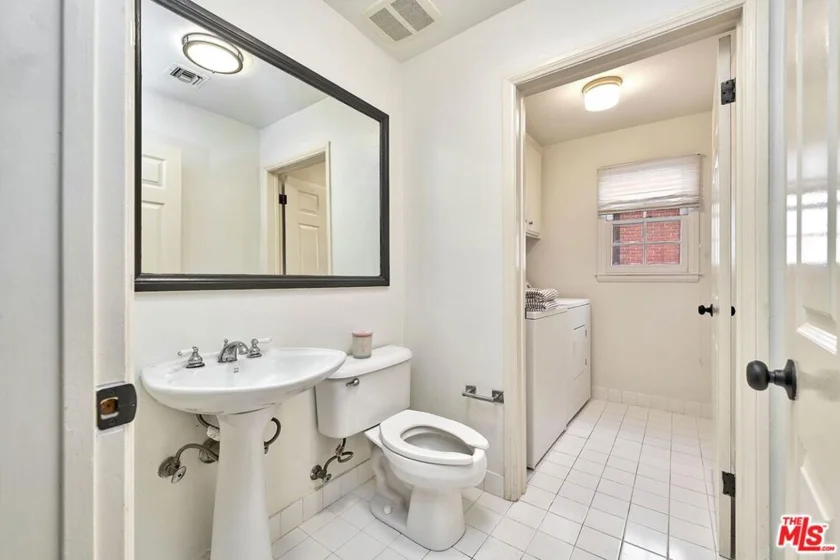 420 S Barrington Avenue #102 photo 15