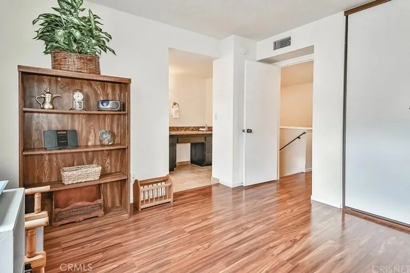 21931 Burbank #23 photo 21