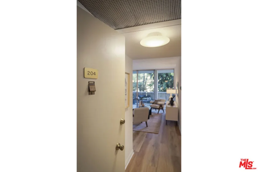 4455 Los Feliz Boulevard #204 photo 3