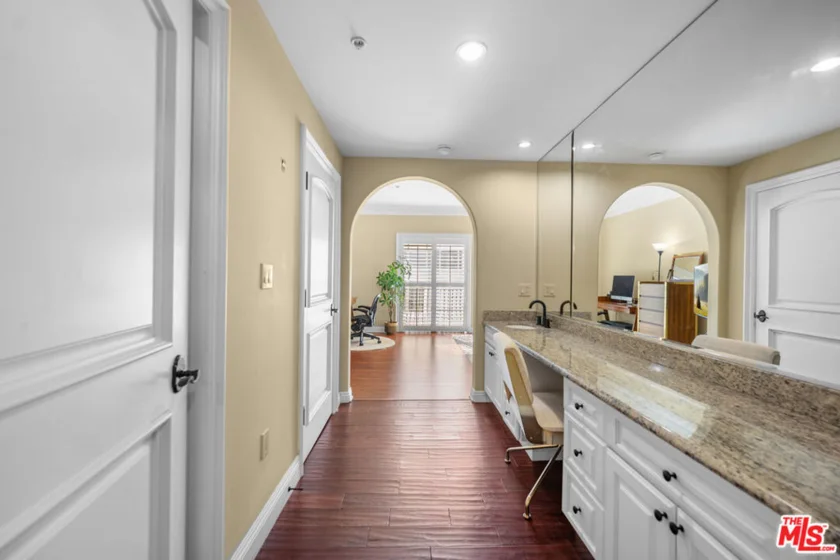 837 Crenshaw Boulevard #204 photo 12