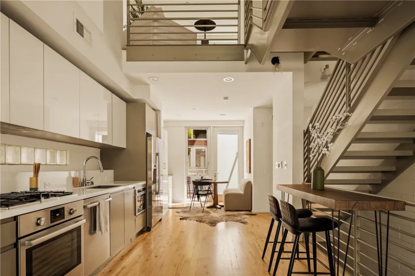 3450 W Cahuenga #907 photo 13
