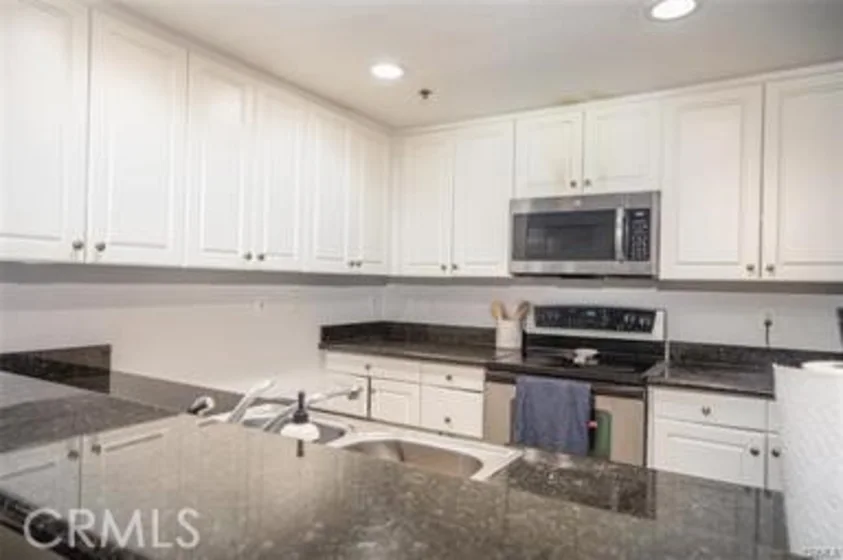 838 Pine photo 3
