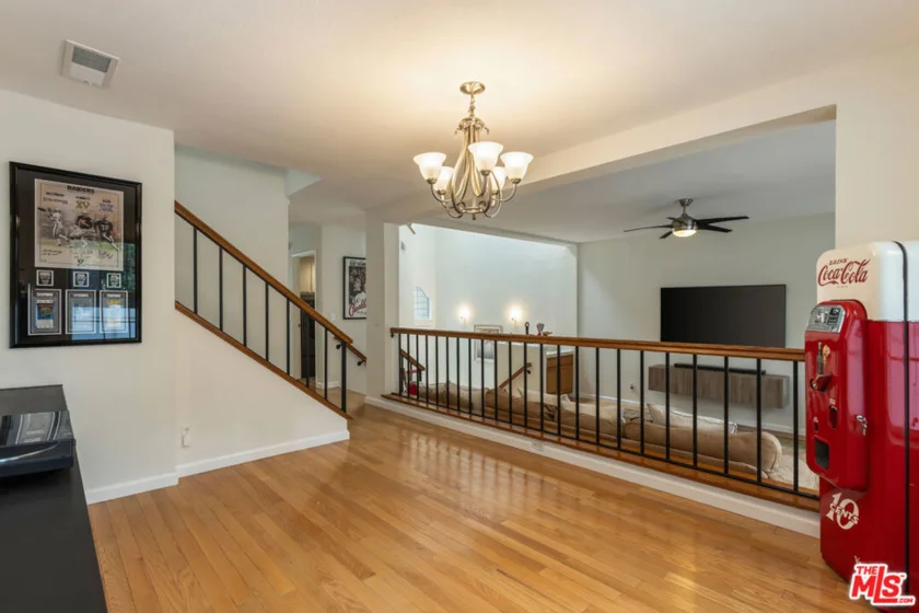 20950 Oxnard Street #10 photo 9