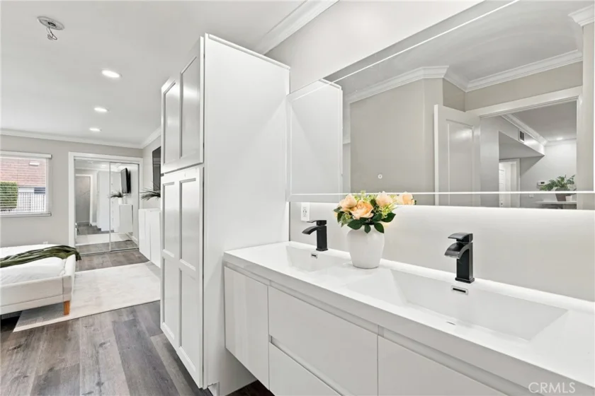 278 N Wilshire #108 photo 15