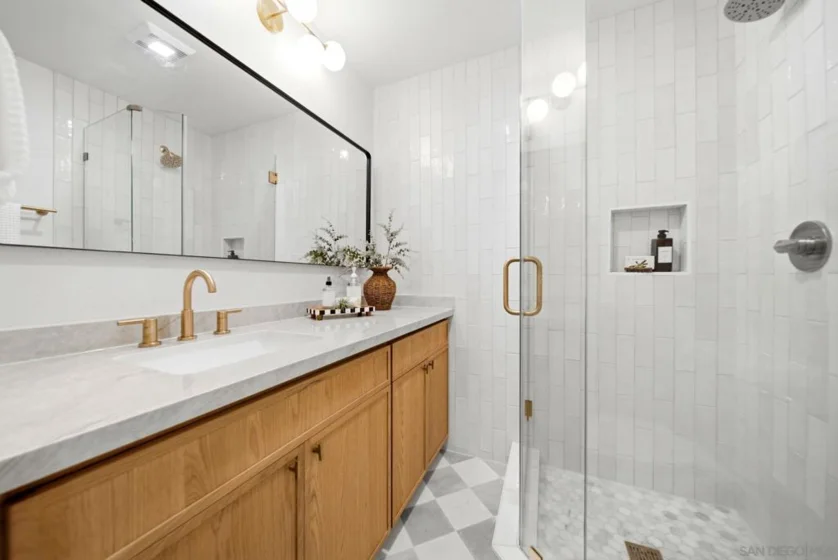 4751 Lamont Street photo 5