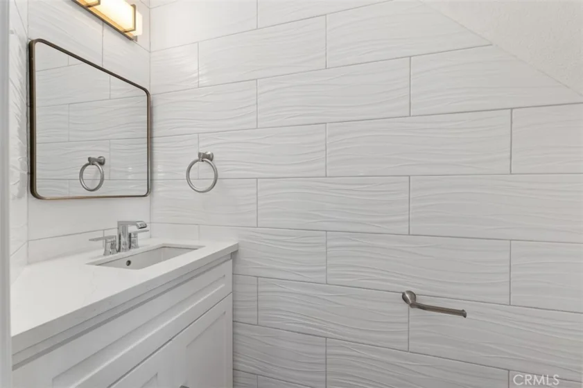 569 E Street #1 photo 16