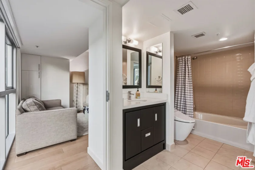 13700 Marina Pointe Drive #305 photo 36