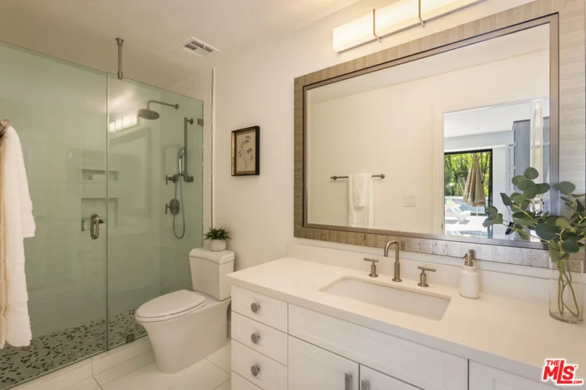 4460 Wilshire Boulevard #207 photo 56