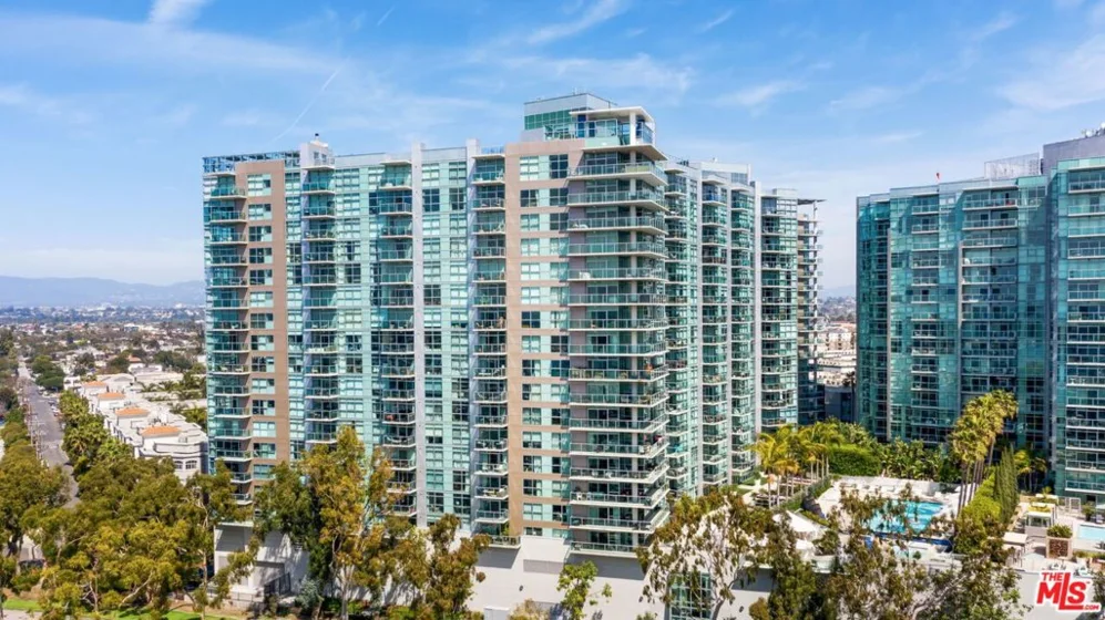 13600 Marina Pointe Drive #604 photo 32