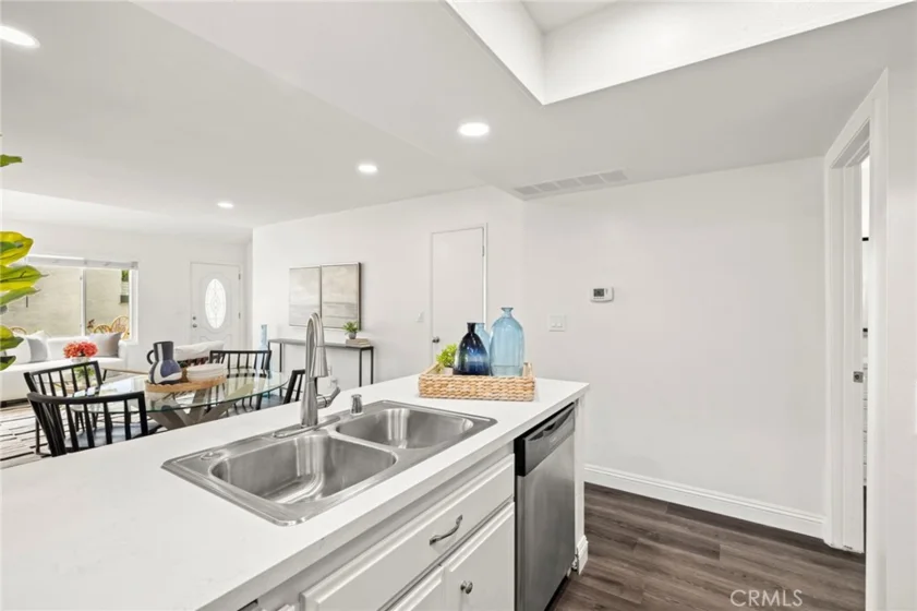 18683 Maplewood photo 15