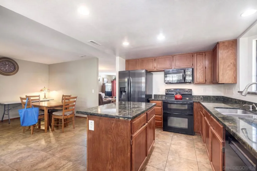 2885 Sanford Lane photo 10