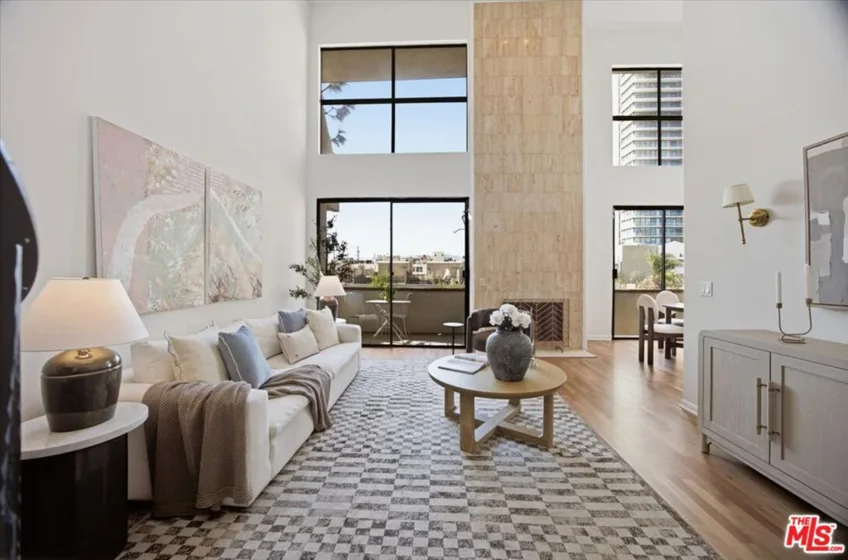 1271 Granville Avenue #402 photo 3