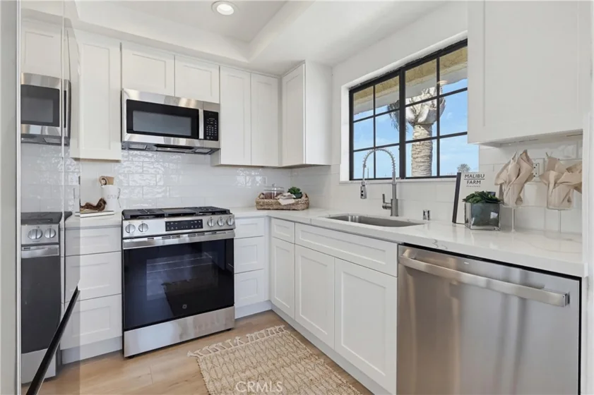 4029 S Pacific photo 21