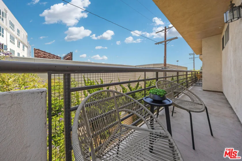1872 Midvale Avenue #205 photo 31
