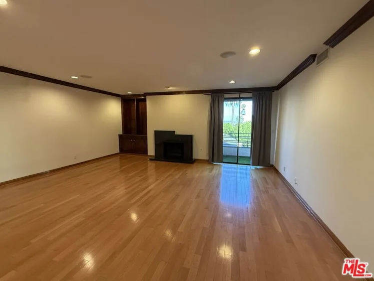 450 N Oakhurst Drive #304 photo 3