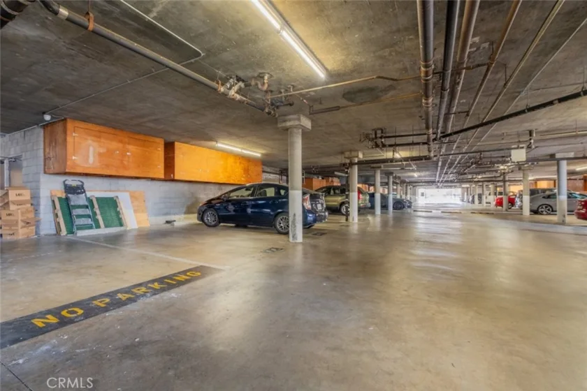 1305 N Columbus Avenue #112 photo 35