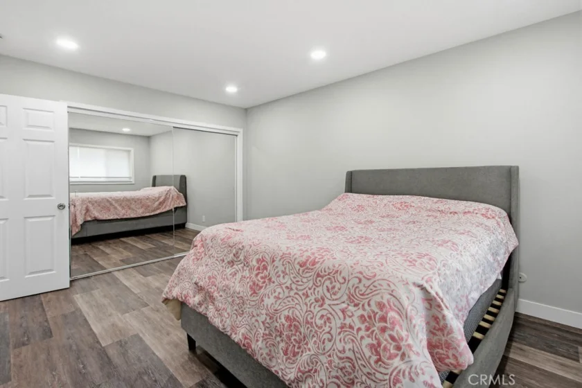 1860 W Glenoaks #L photo 21