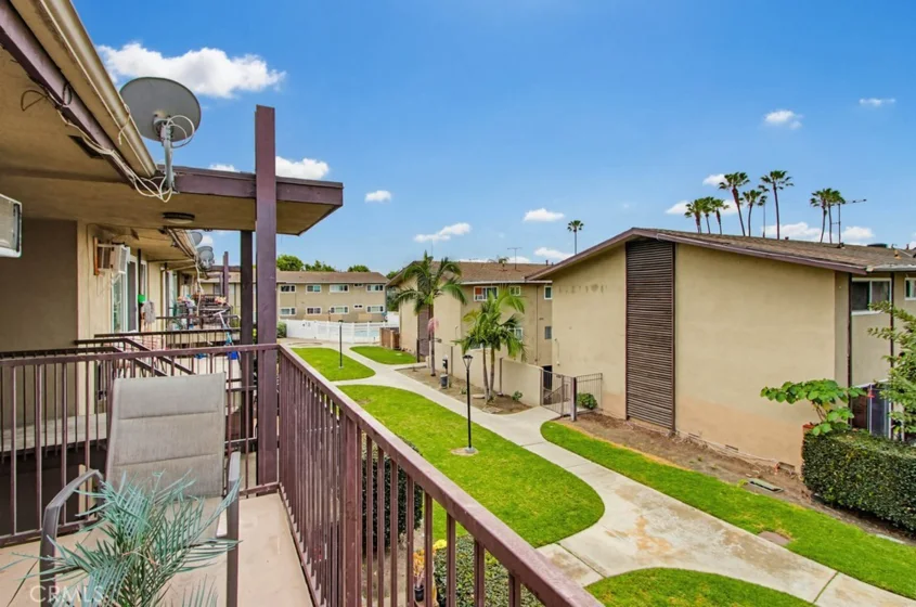 1860 W Glenoaks #L photo 16