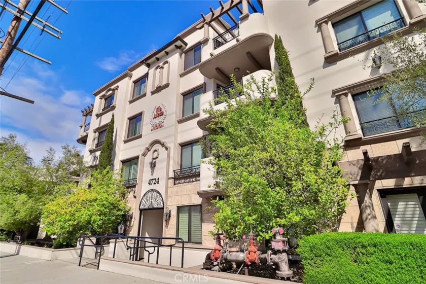 4724 Kester Avenue #404 photo 1