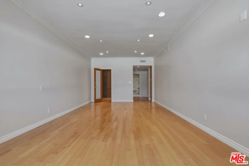 4443 Ventura Canyon Avenue #304 photo 43