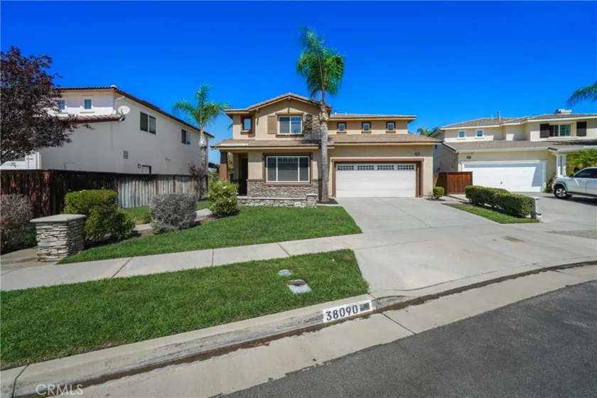 38090 Sherwood Street photo 2