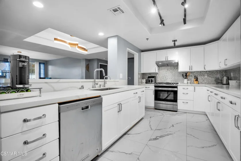 4348 Mammoth Avenue #203 photo 2