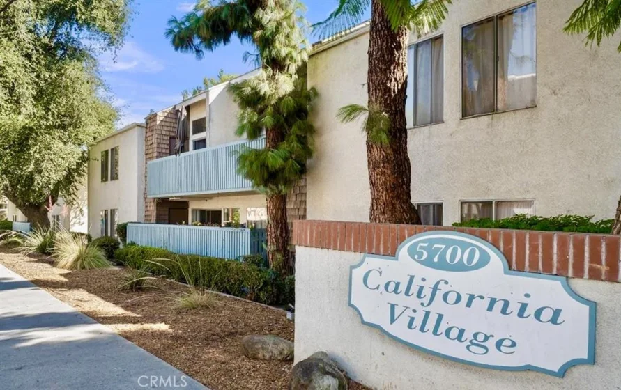 5700 Etiwanda #212 photo 1