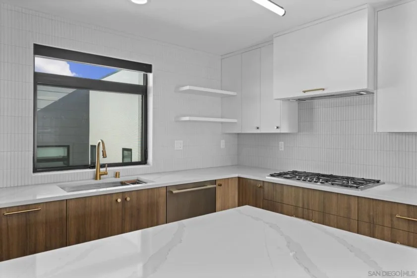 809 Seacoast Drive photo 8