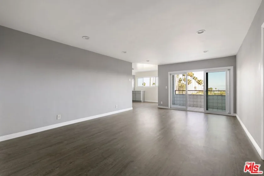 7560 Hollywood Boulevard #309 photo 4