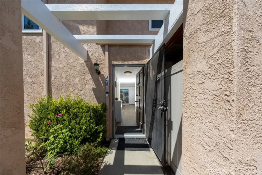 855 Las Lomas #B photo 24