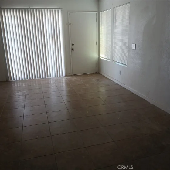 2449 West Acacia Avenue photo 3