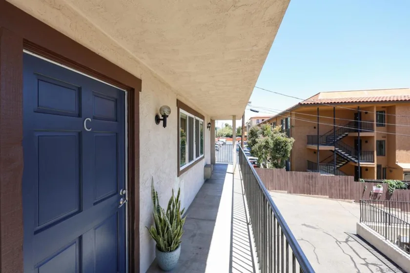 2040 Robinson #C photo 12