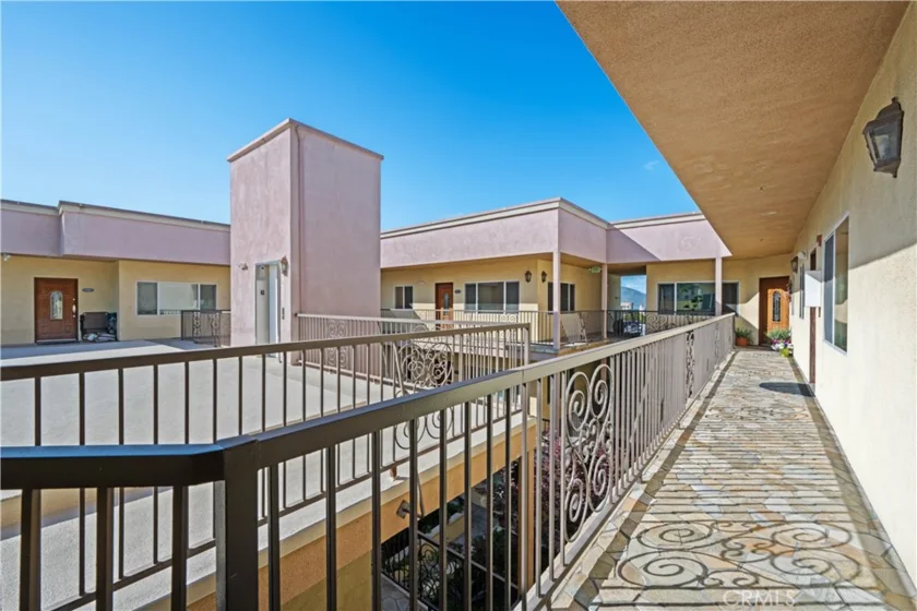 626 E Orange Grove Avenue #301 photo 30
