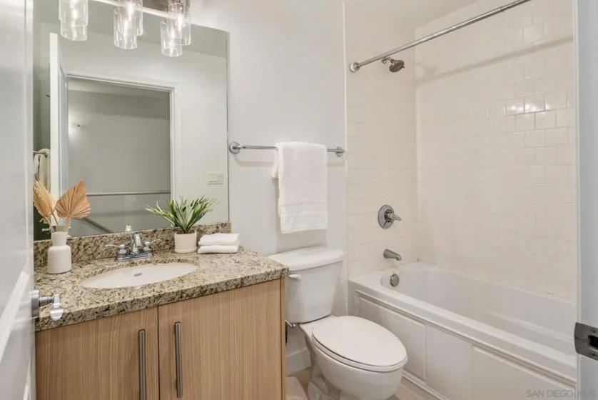 825 W Beech #101 photo 26