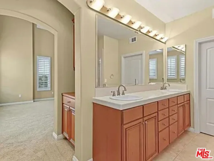 1810 S Barrington Avenue #5 photo 9