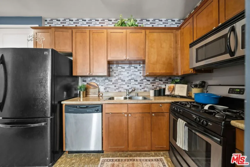 6938 Laurel Canyon Boulevard #310 photo 6