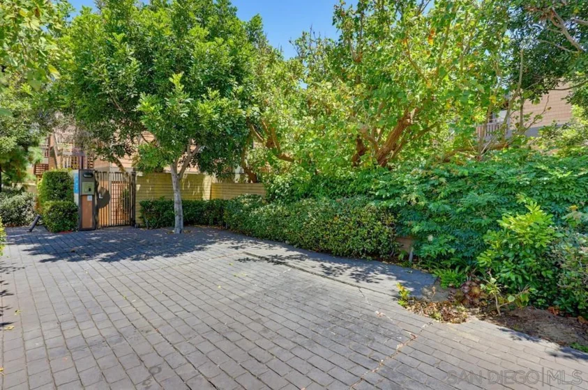 2942 Lawrence Street photo 69