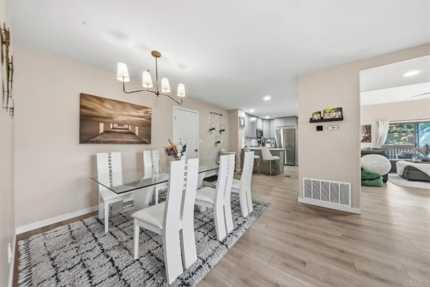 5245 Reservoir Drive photo 10