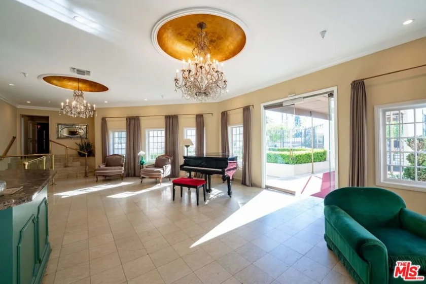 1424 N Crescent Heights Boulevard #54 photo 20