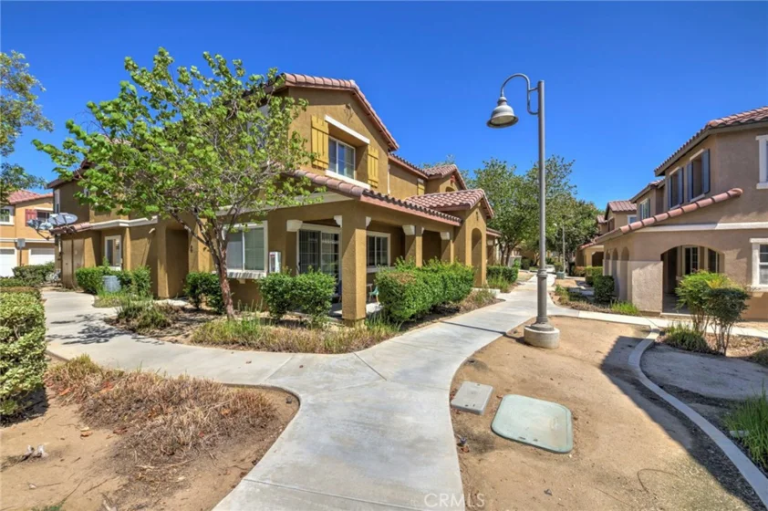 25860 Iris Avenue #B photo 32