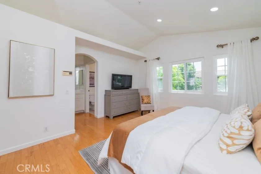 2310 Cascade photo 17