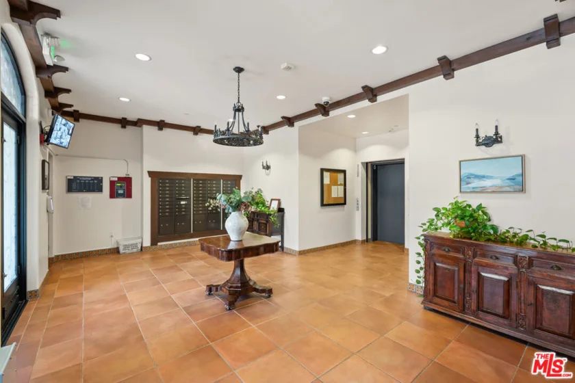 5037 Rosewood Avenue #301 photo 15