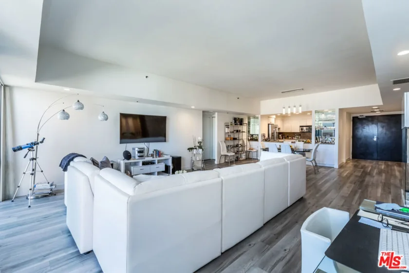 10445 Wilshire Boulevard #1806 photo 13