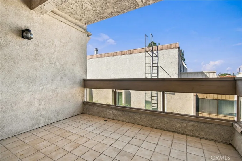 17140 Burbank #207 photo 23
