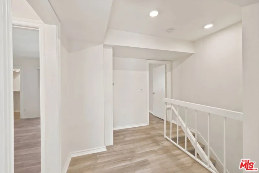 14937 Sherman Way #2 photo 32
