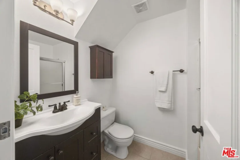 13331 Moorpark Street #318 photo 10